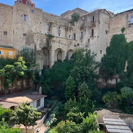 Napoli centro madame Naples con terrazzo e vista giardino-3