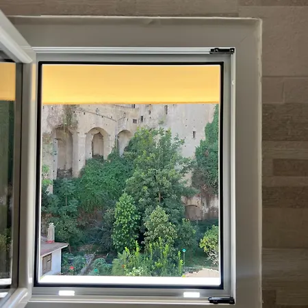 Napoli Centro Madame Naples Con Terrazzo E Vista Giardino-2