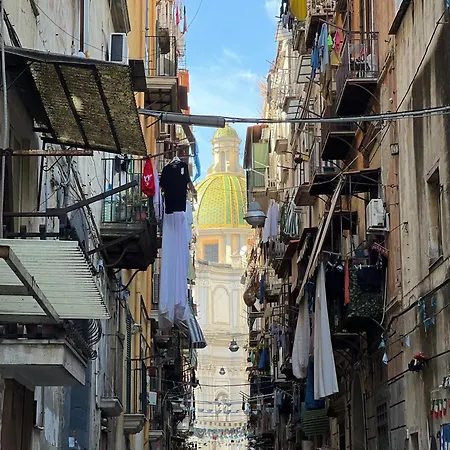 Napoli Centro Madame Naples Con Terrazzo E Vista Giardino-2